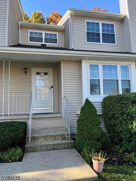 1st image of 124 Sunnyvale Ct
