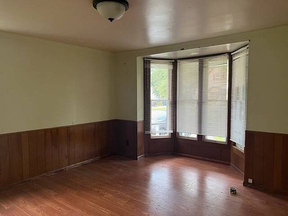 5th image of 218 N B St