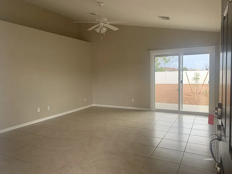 1568 E Whirlwind Way — Photo 3