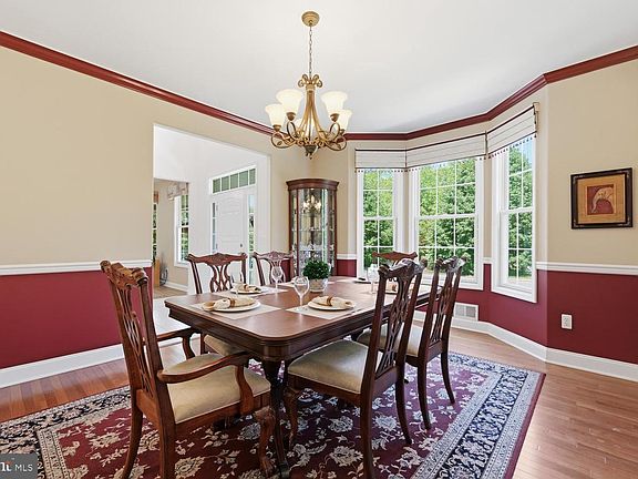 4th image of 7 Cherry Tree Ln
