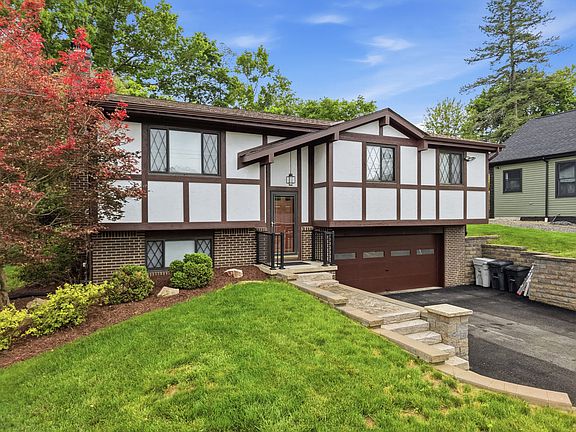 2nd image of 132 Orchard Ave