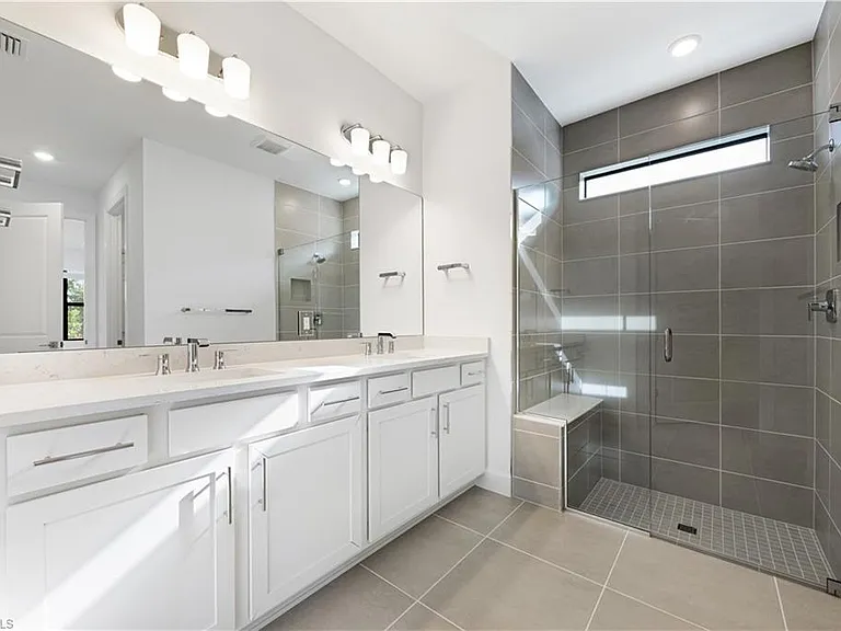 19218 Hinkley Dr — Photo 25
