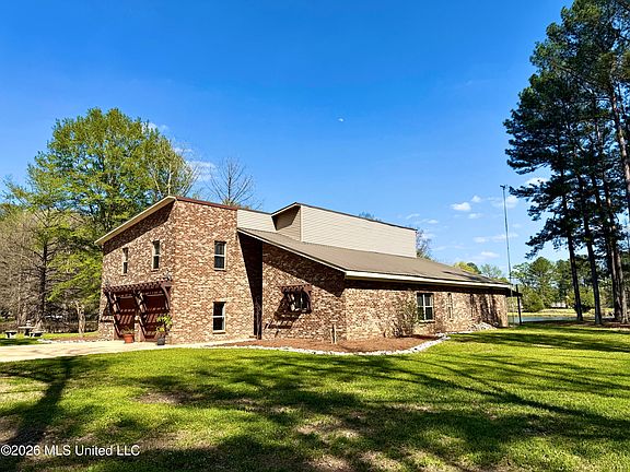 3rd image of 185 Neal Rd W