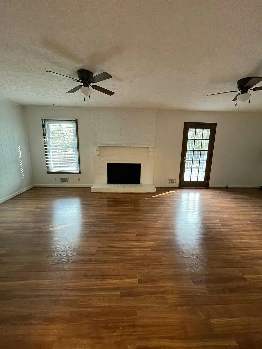 Family room - 3052 Robinson Rd NE