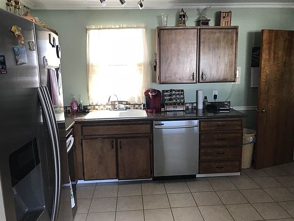 5th image of 21 Randall Dr