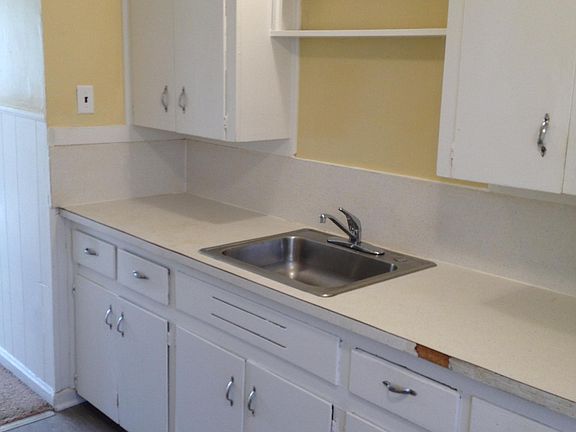 5th image of 413 E Claflin Ave