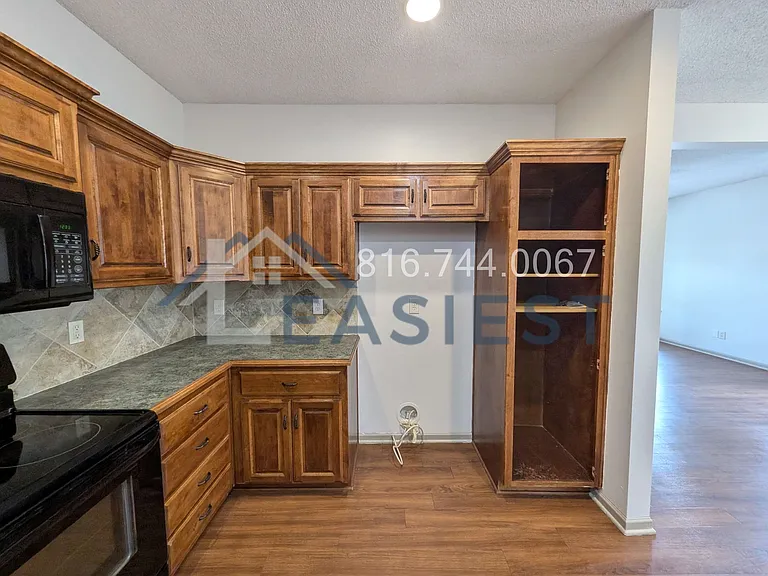 2801 Metropolitan Ave — Photo 9