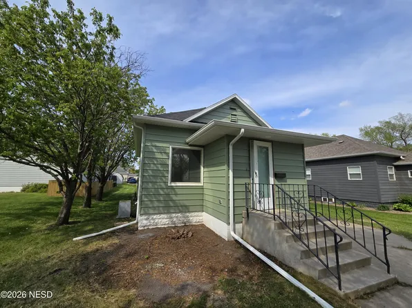 323 5th Ave SW, Watertown, SD 57201