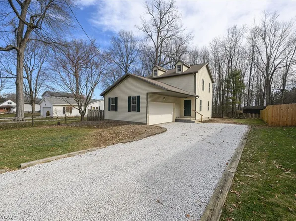 3025 Lamb Dr, Akron, OH 44319