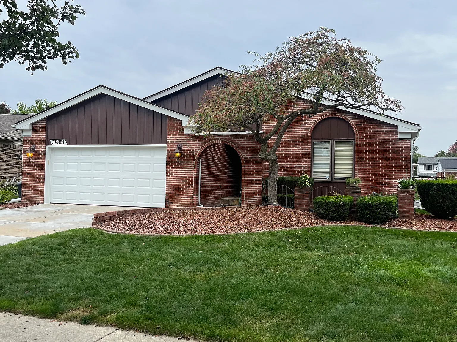 3 bed, 1.5 bath, 1791 sqft, $2,400 — Photo 1