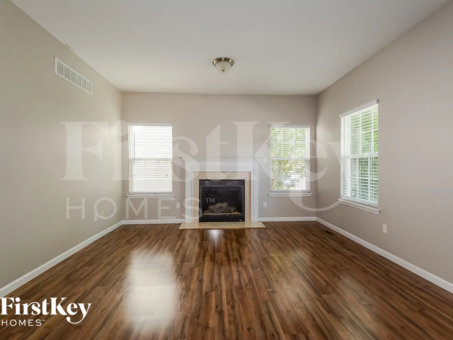 3 bed, 2.0 bath, 1680 sqft, $2,605 — Photo 2