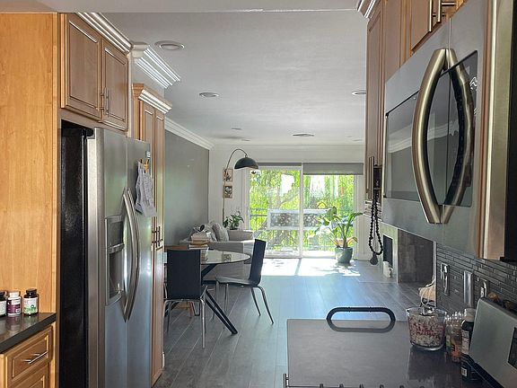 2nd image of 6493 Kanan Dume Rd