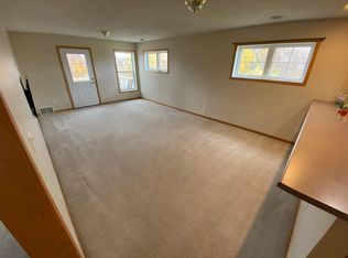 2937 Hemingway Dr, Chaska, MN 55318