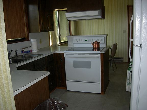 kitchen with breakfast nook