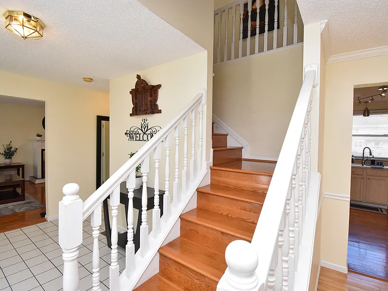 2570 Country Club Dr — Photo 24