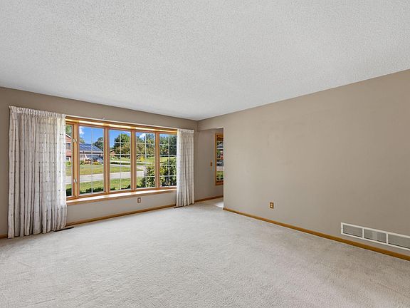3rd image of 8020 Hidden Ct
