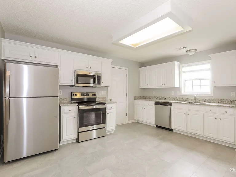 1303 Princess Dr — Photo 3