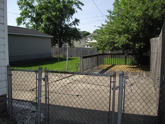 2nd image of 322 Edgewood Dr