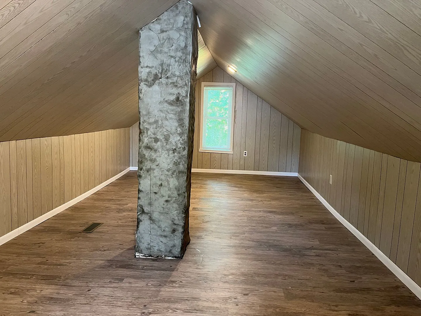 Cute 2 Bed/1 Bath Home Near I44! — Photo 4