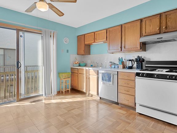 3rd image of 2877 Porter St SW #12