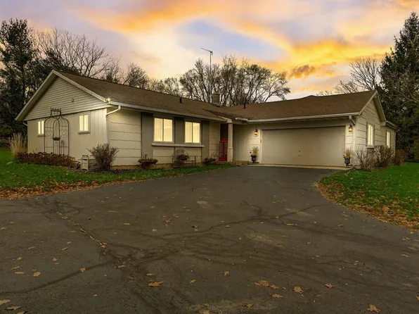 10481 Oak Ridge Rd, Marengo, IL 60152