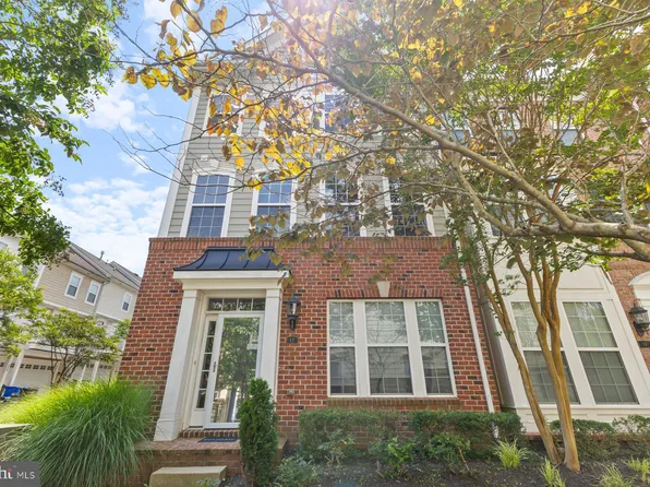 17 Steeplechase Dr, La Plata, MD 20646