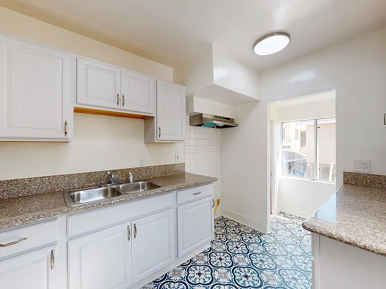1532 Scott Ave — Photo 11