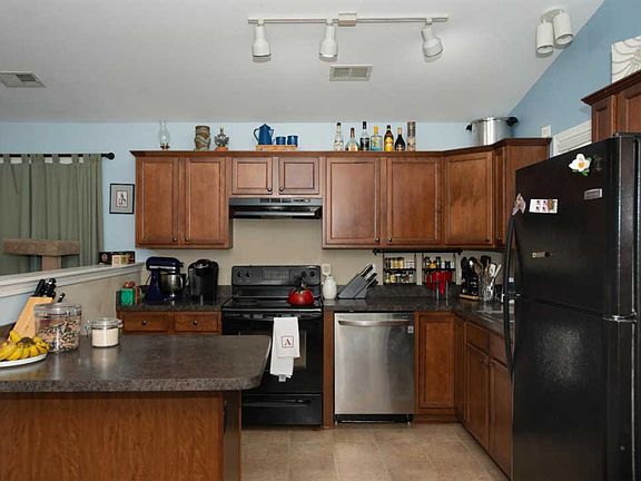 5th image of 245 Old Woolen Mill Ln