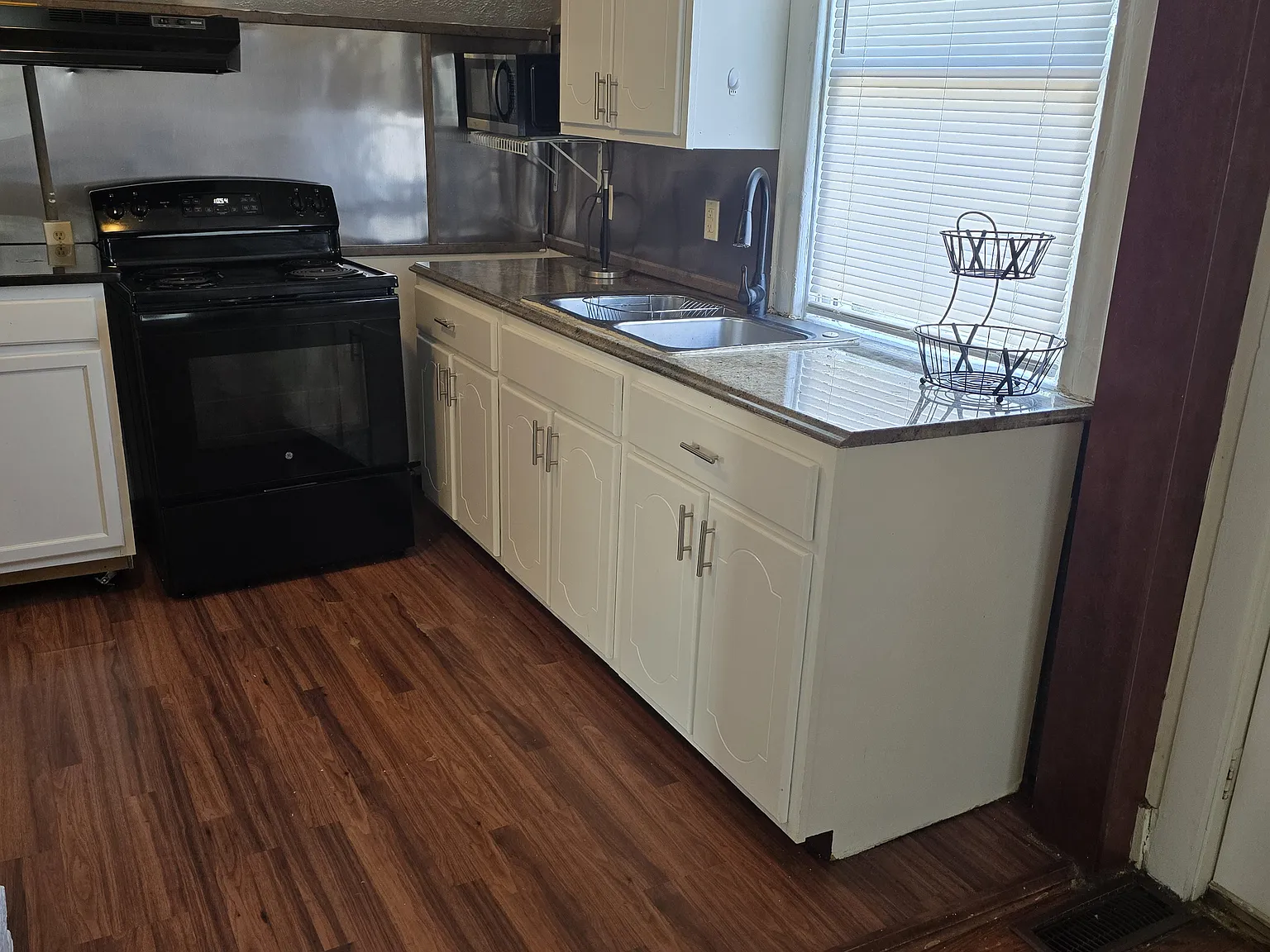 2 bed, 2542 sqft, $900 — Photo 2