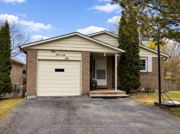 176 Robinson Dr, Newmarket, ON L3Y 5M5