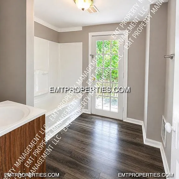 1223 W 5th St — Photo 3