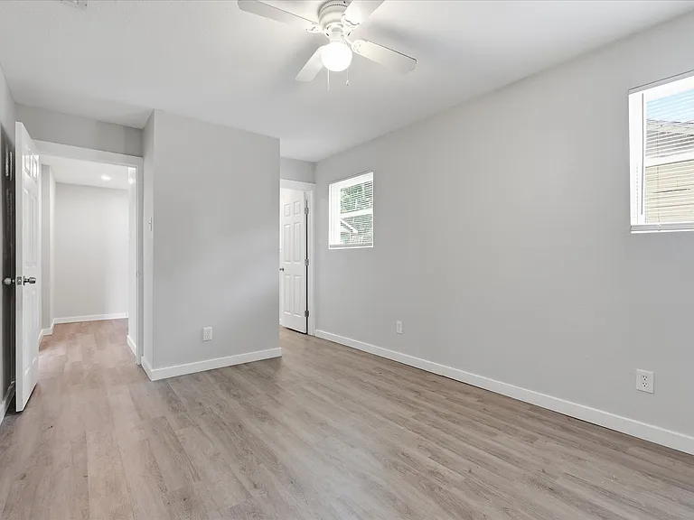 3103 S Edgefield Ave — Photo 6