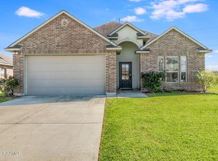204 Golden Lake Dr, Rayne, LA 70578
