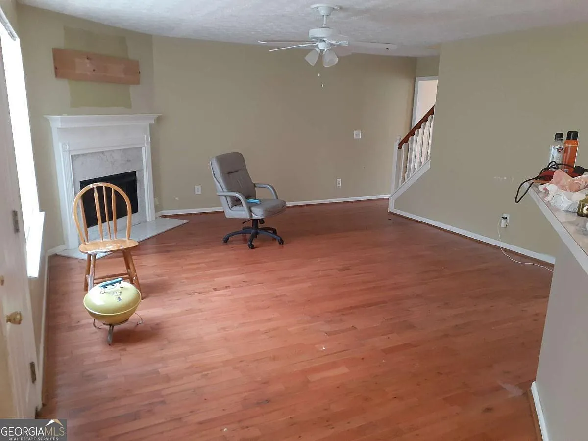 4 bed, 2.5 bath, $2,000 — Photo 4