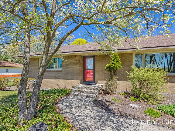 4th image of 3160 Dorais Dr NE