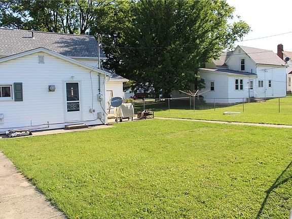 3rd image of 217 W Plum St