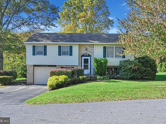 2nd image of 108 Melony Ln