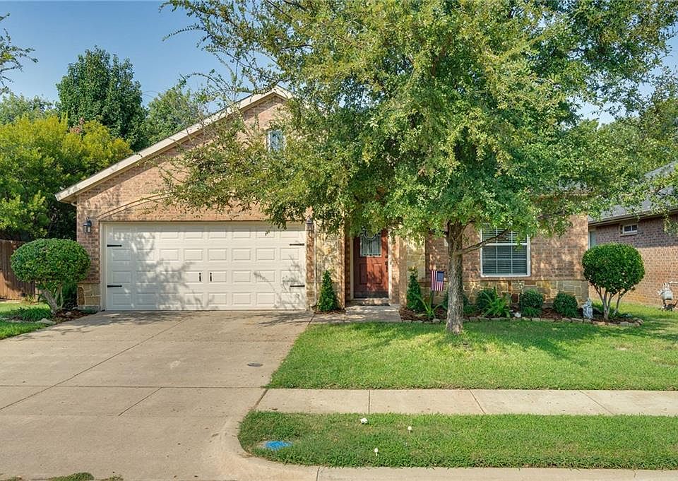 1st image of 621 Grayson Ln