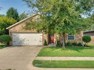 621 Grayson Ln, Lake Dallas, TX 75065