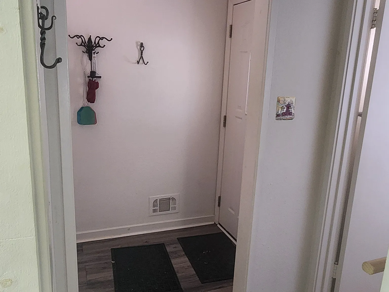 3 bed, 1.5 bath, 1255 sqft, $1,300 — Photo 3