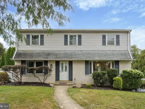 716 Ross Dr, Feasterville, PA 19053