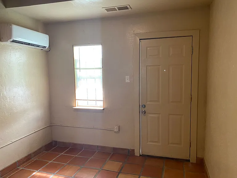 7412 Central Ave SW — Photo 3