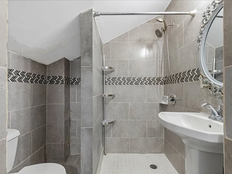 1021 E 213th St #2 — Photo 6