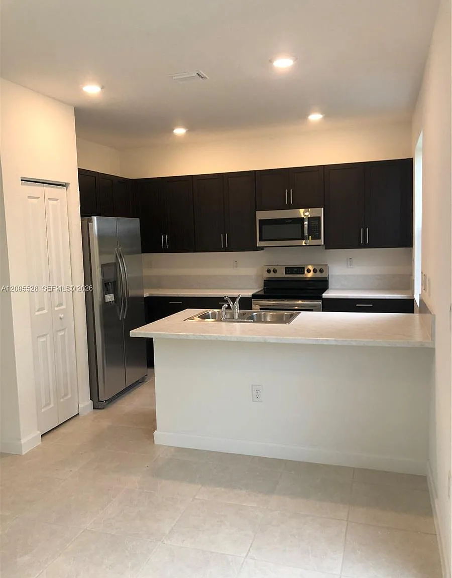 Keys Gate Residential — Photo 4