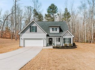 121 Mountain Creek Dr, Maysville, GA 30558