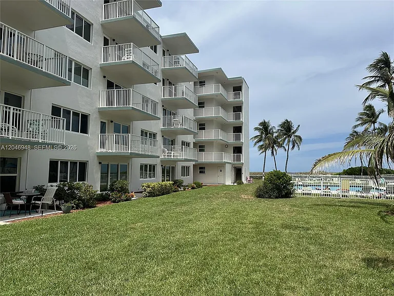1750 S Ocean Blvd #304E — Photo 29
