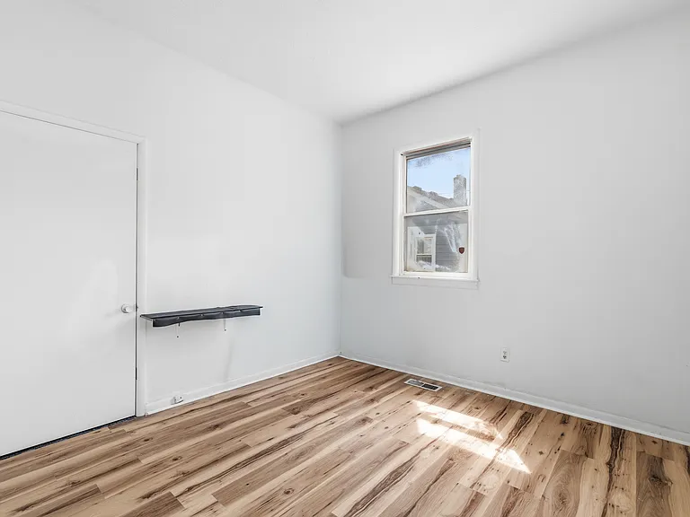 1010 W 2nd St #2 — Photo 9