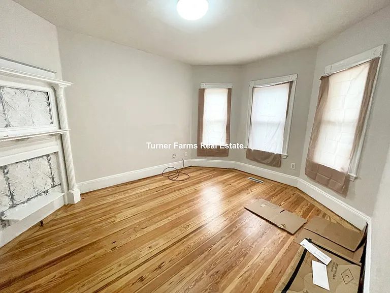 10 Wave Ave — Photo 12