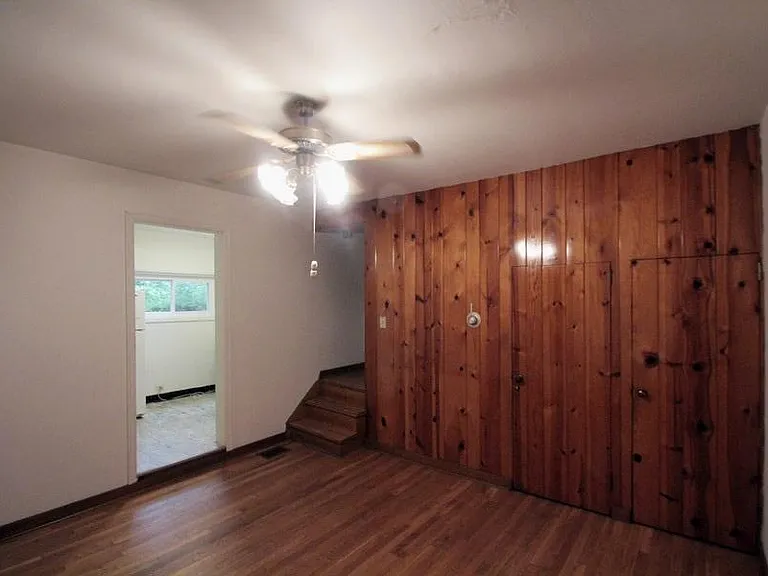 413 Lamar Ave — Photo 9