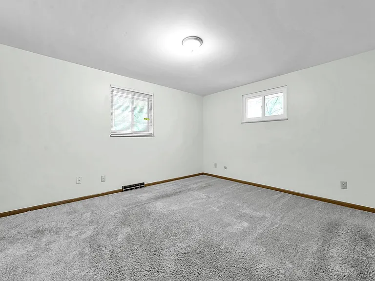 2032 Northcliff Dr — Photo 11